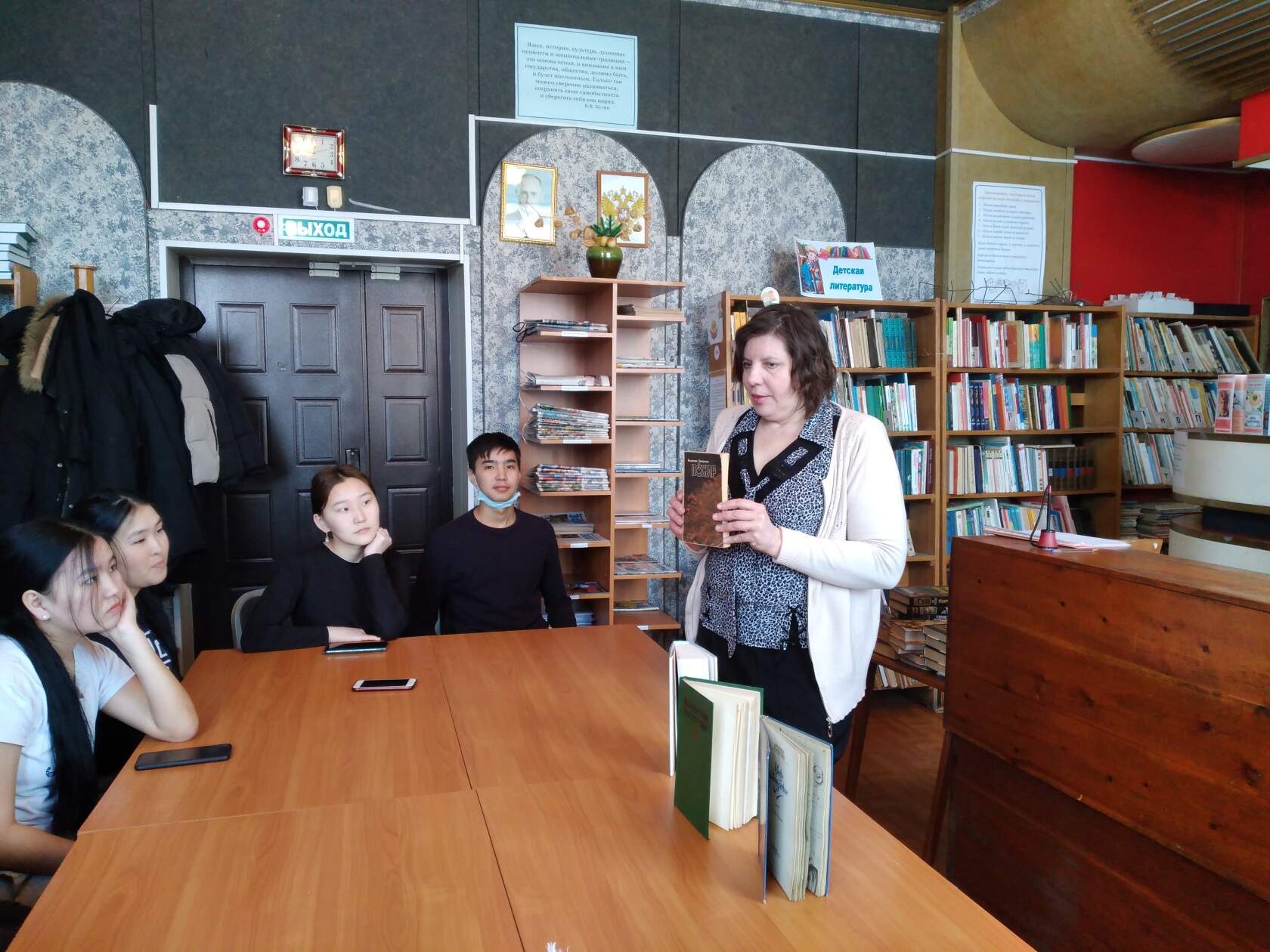 Студенческая мода в бостоне. Колледж экскурсовод. Колледж экскурсовод. Колледж экскурсовод. Гид экскурсовод.